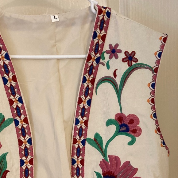 Floral Embroidered Vest - Picture 4 of 11